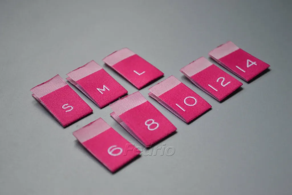 Rose Red Polyester Centre Fold Damask Woven Size Labels 100pcs/Pack 005049 (XS)